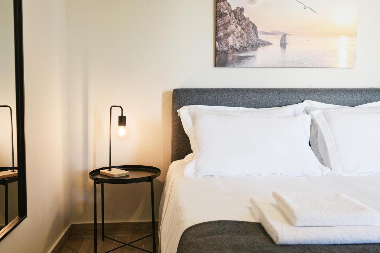 Aello Luxury Apartments Markópoulon エクステリア 写真